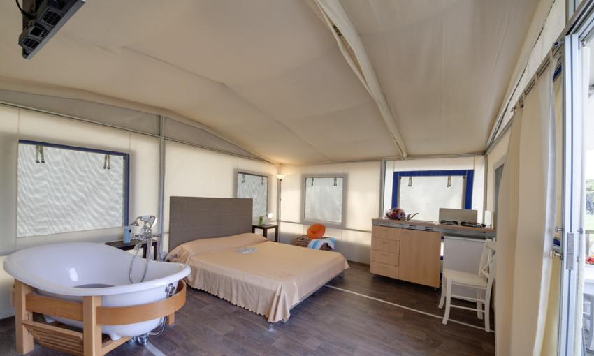 campingcesenatico fr housing-tents-suite-family 023